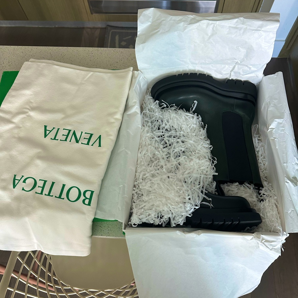 BOTTEGA VENETA, BRAND NEW, GREEN, “THE LUG BOOT”, SIZE 39